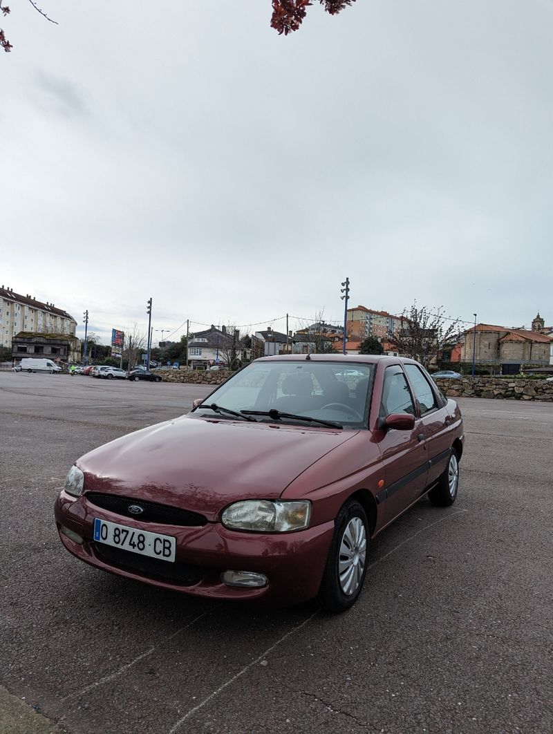 Ford Escort 1999 - foto 1