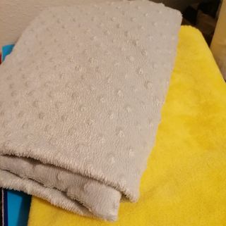 Libros infantiles y peluche