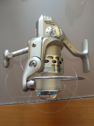 Carrete de caña de pesca pequeño 
