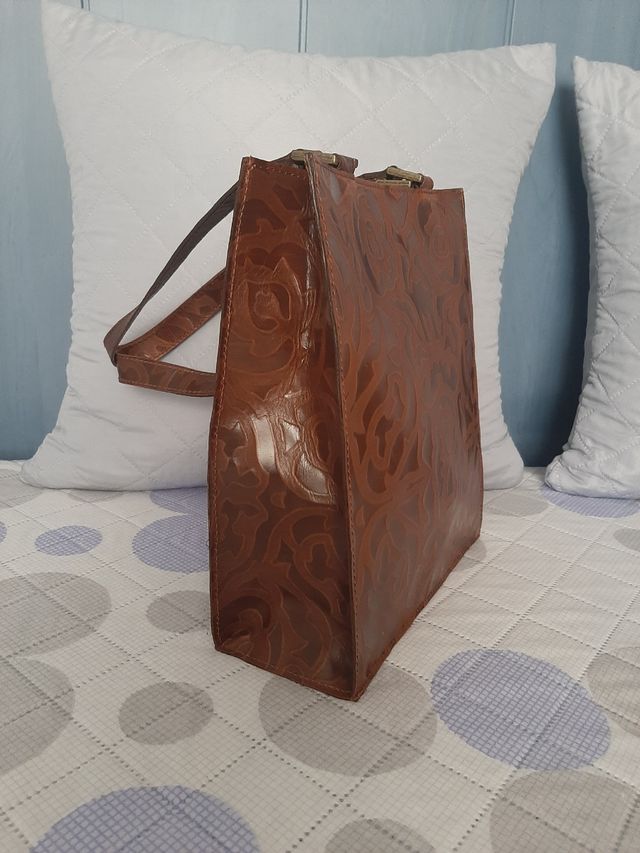 Bolso de piel marron