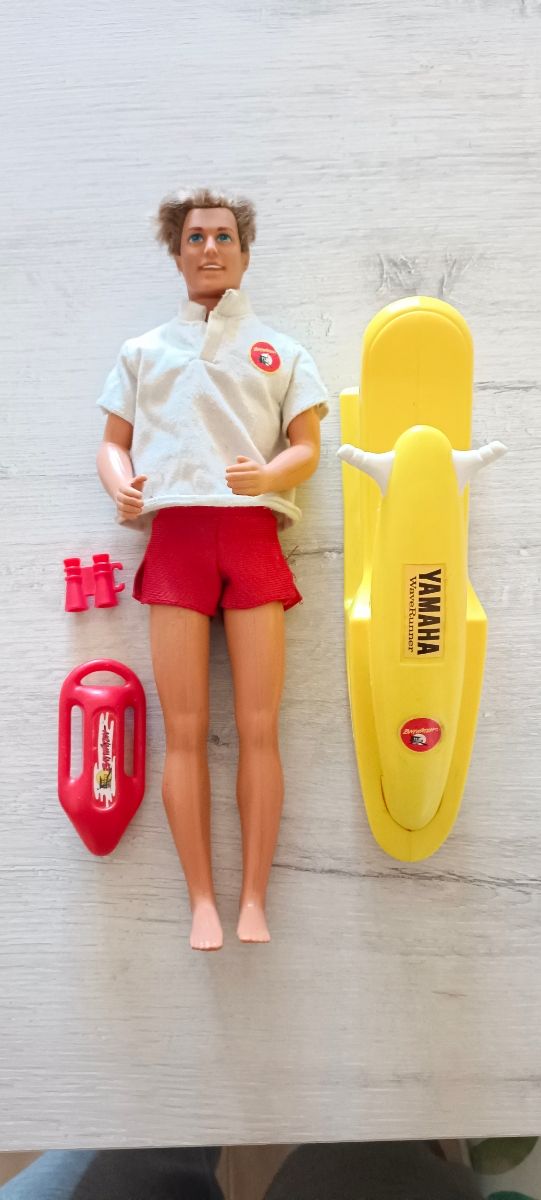 Ken vigilante de la playa