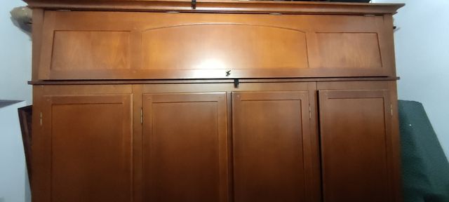 Armario de madera enorme 