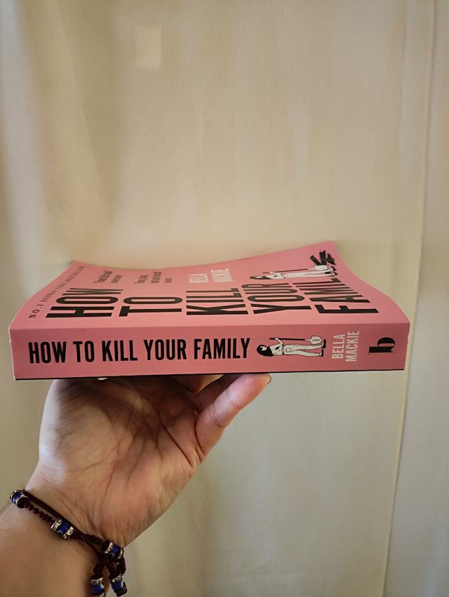 Livro "How to kill your family"
