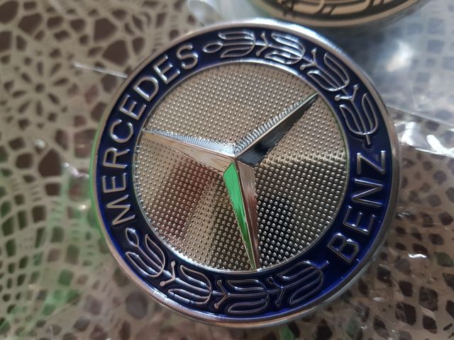 Emblema mercedes capo