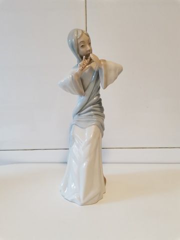 FIGURA DE PORCELANA