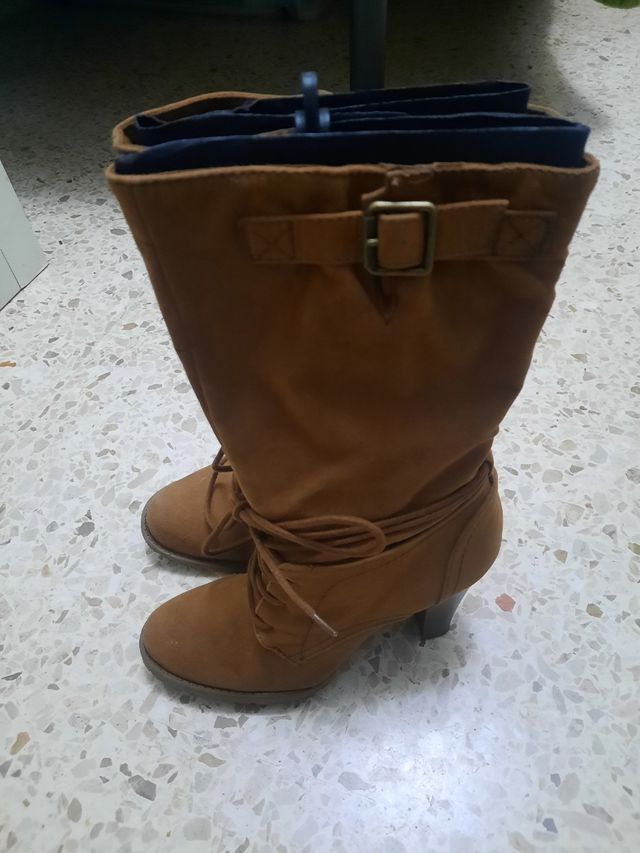 Botas de tacón marrones de Zara