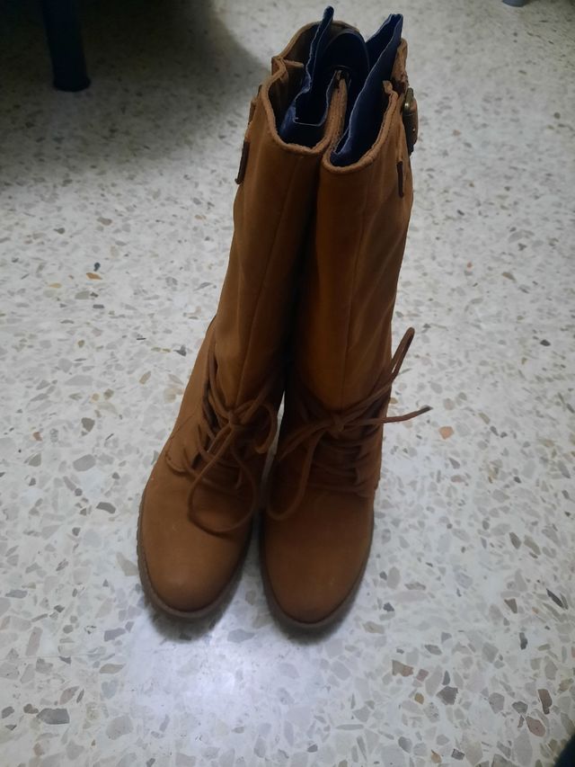 Botas de tacón marrones de Zara