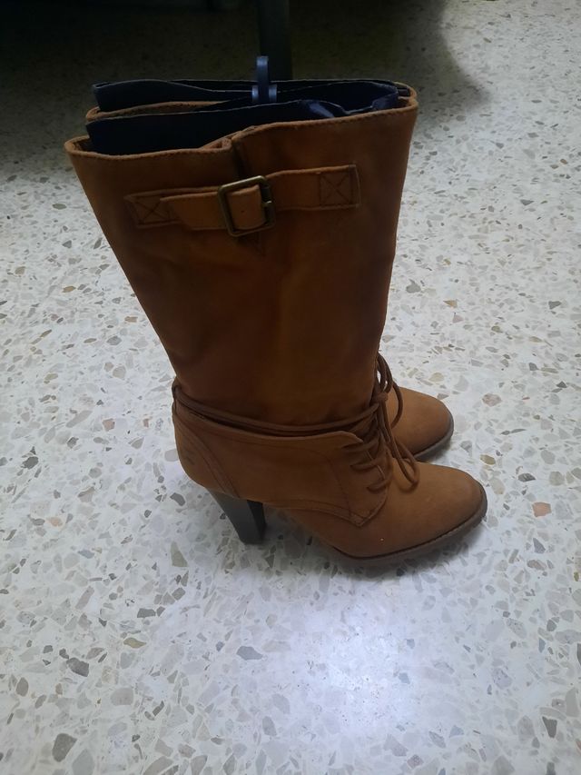 Botas de tacón marrones de Zara