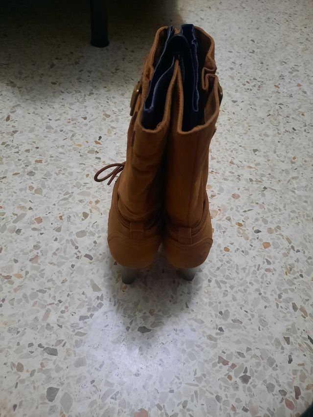 Botas de tacón marrones de Zara