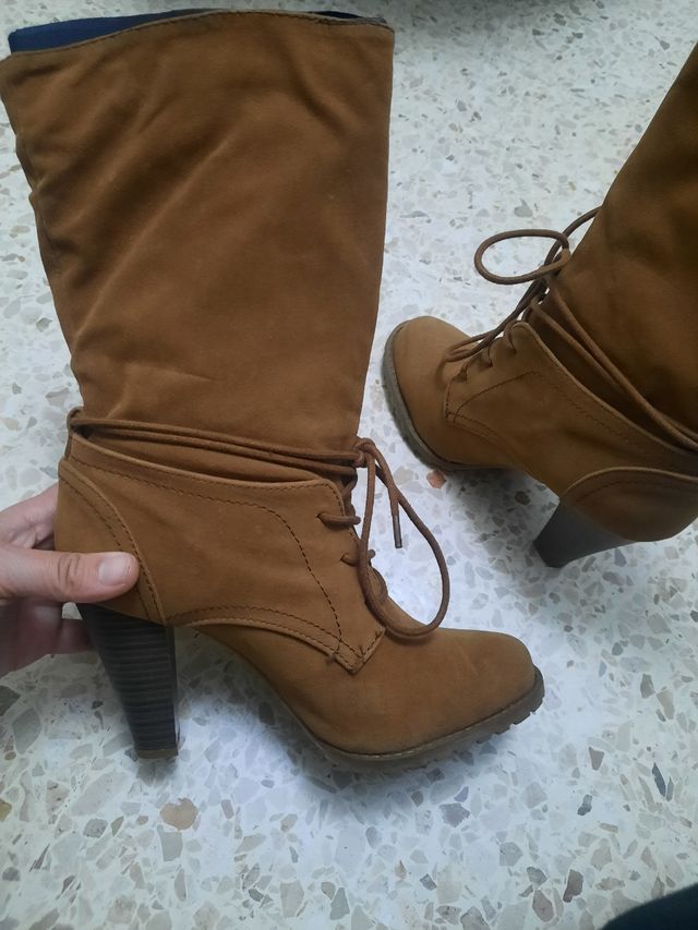 Botas de tacón marrones de Zara
