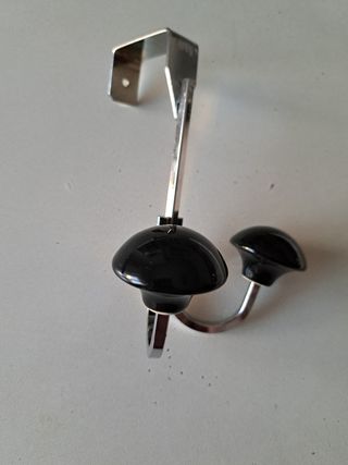 Perchero de metal para puerta