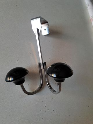 Perchero de metal para puerta