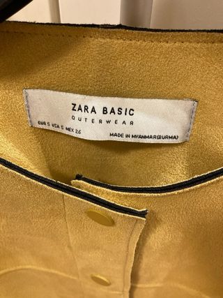 chaqueta cortita sport ante amarilla ZARA