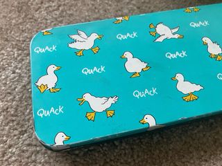 Juego caja y estuche lata vintage patos