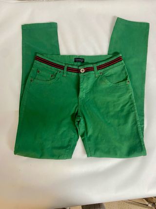 Pantalón verde tipo chino