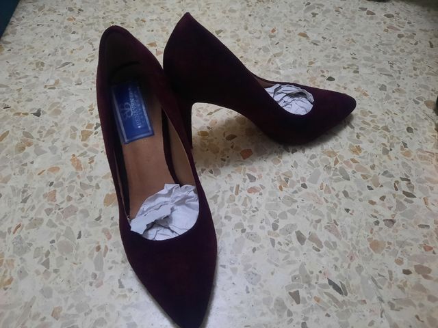 Tacones burdeos Alex Silva