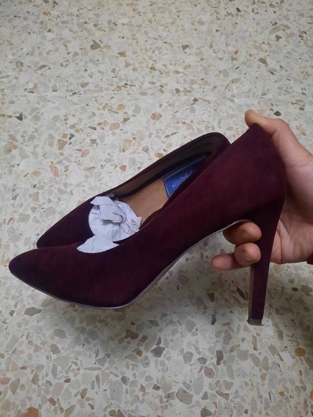 Tacones burdeos Alex Silva