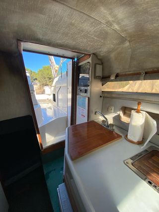 Embarcación Sea Ray 220 DA 7.25m eslora.