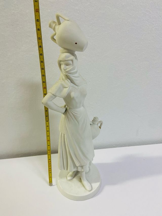 Figura porcelana Bidasoa mujer con cantaros