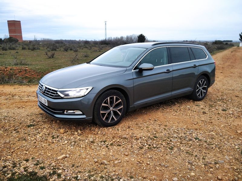 Volkswagen Passat 2015 - foto 1