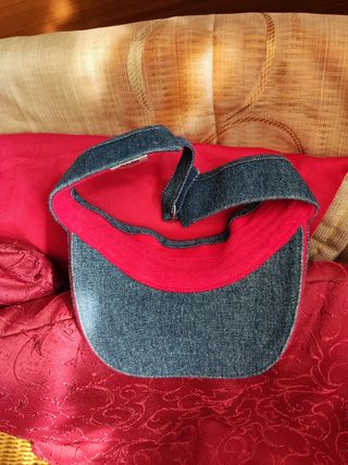 Cappello donna a visiera.