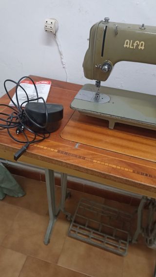 Máquina de coser ALFA