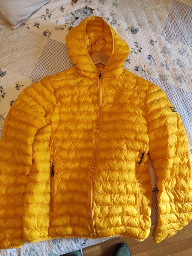 Casaco de inverno amarelo tamanho L