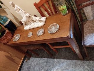 Mesa de libro para salon con 2 sillas