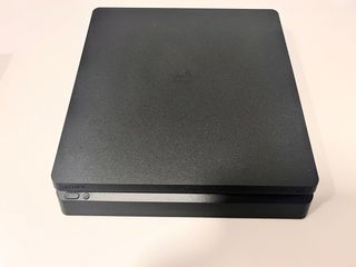 Ps4 slim con 2 mandos y 7 juegos