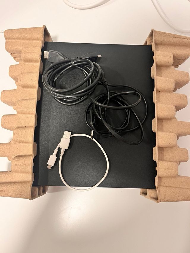 Ps4 slim con 2 mandos y 7 juegos