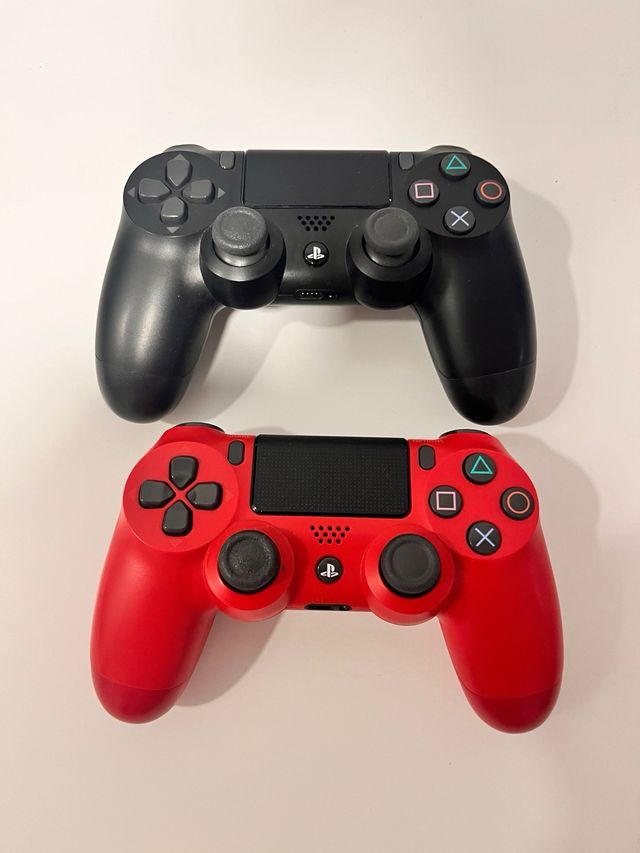 Ps4 slim con 2 mandos y 7 juegos