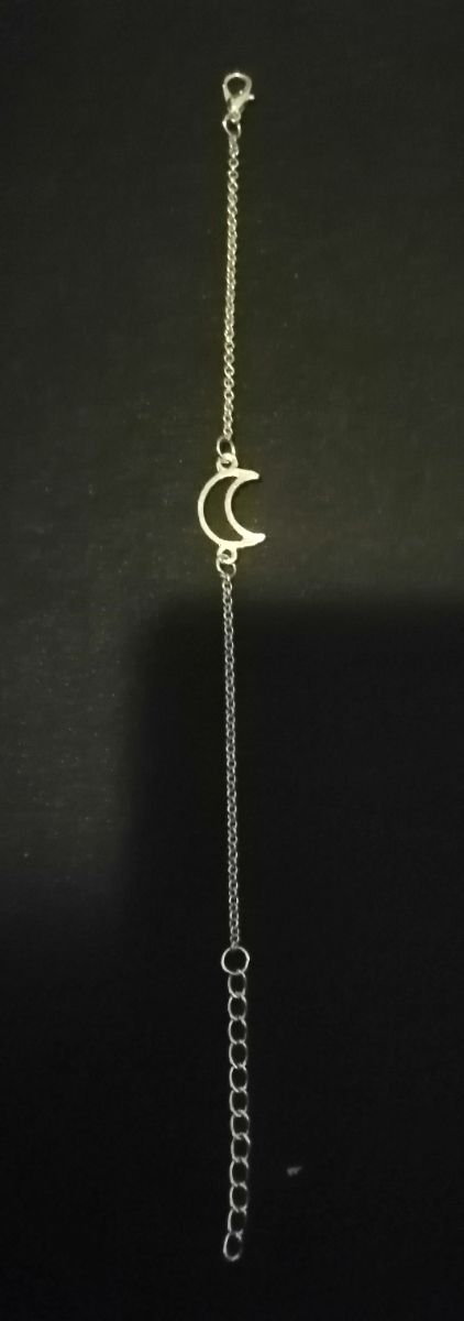 varias pulseras nuevas