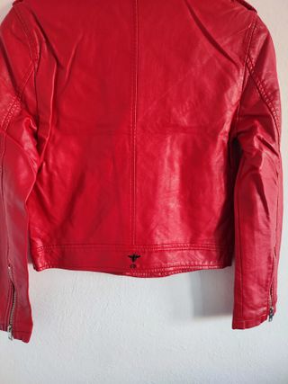 Cazadora roja