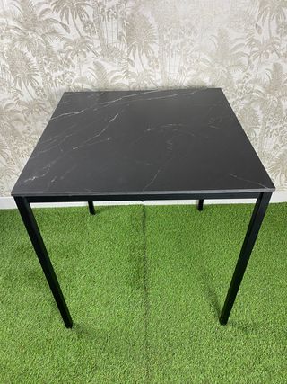 MESA EXTERIOR APILABLE TIPO MÁRMOL NEGRO
