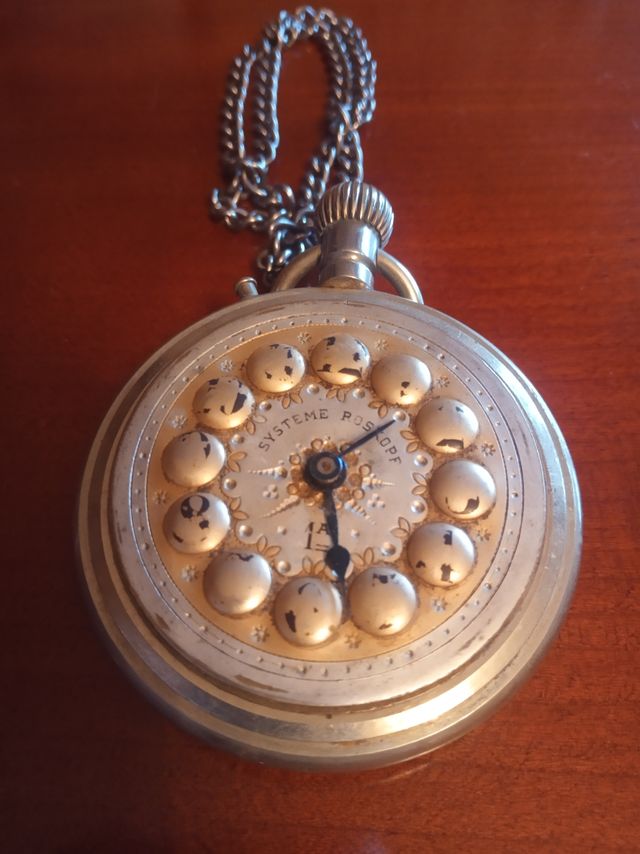 Reloj de plata muy antiguo