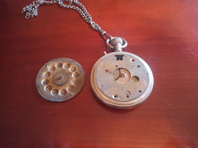 Reloj de plata muy antiguo