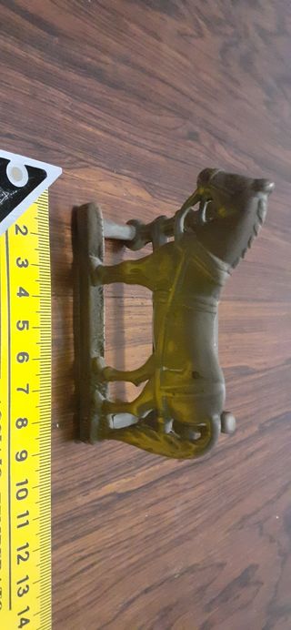 Bronce antiguo portacartas servilletero inglés.