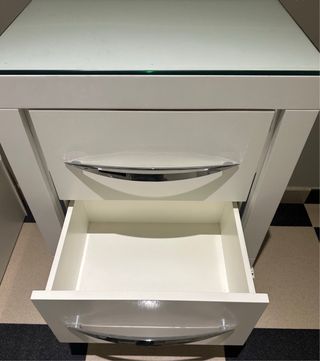 conjunto de mesitas y comoda