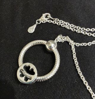 Cadena, colgante y charm Pandora