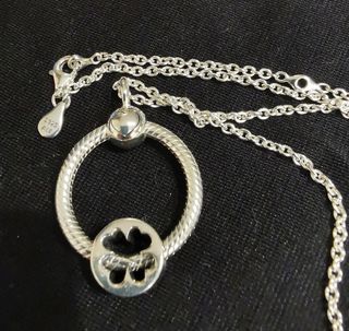 Cadena, colgante y charm Pandora