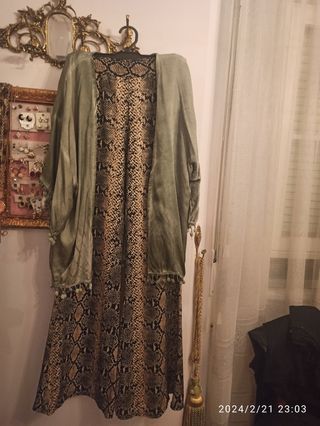 Conjunto dos piezas muy juvenil.