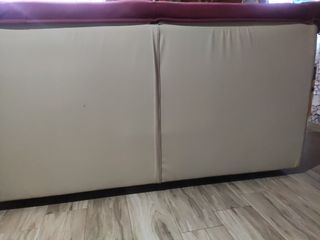 Sofá cama tres plazas. Color granate