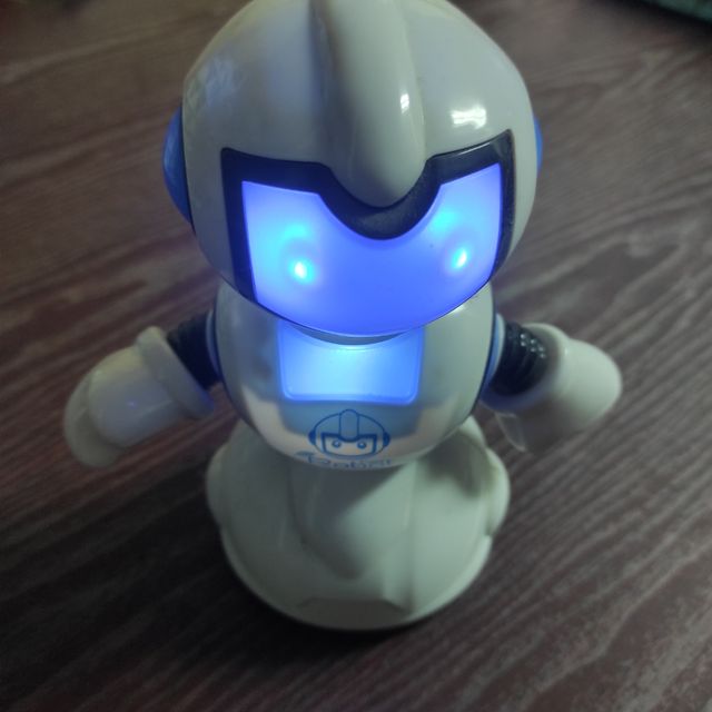 Robot con mando a distancia