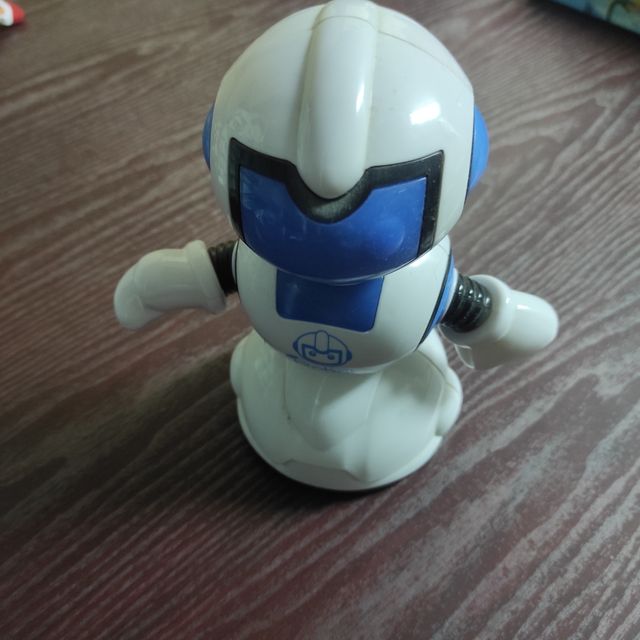 Robot con mando a distancia
