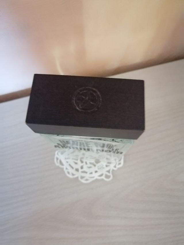 Bottiglia di profumo vuota "Ambre Noir".