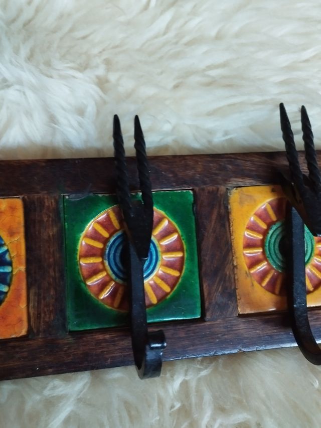 Perchero madera y cerámica