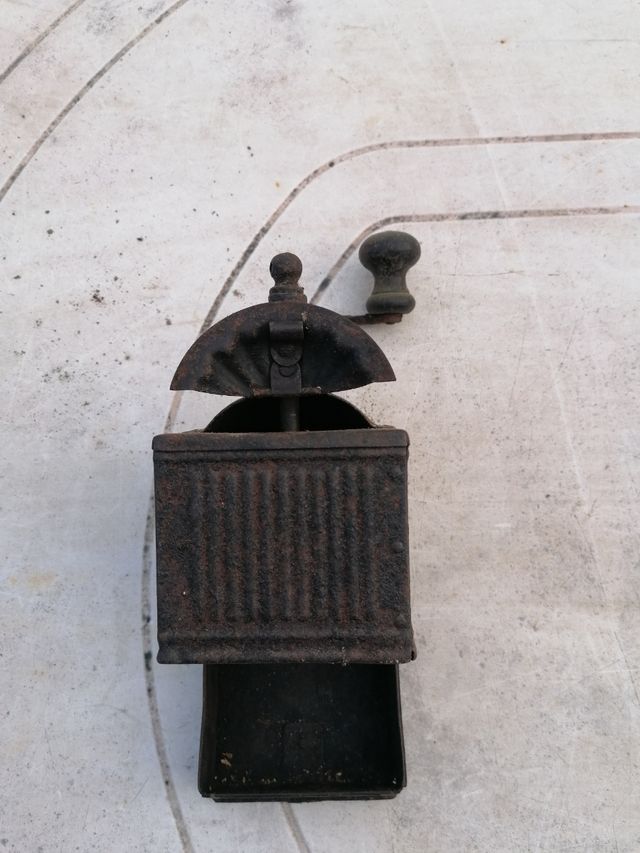 Macinacaffe in ferro battuto