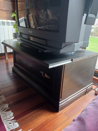 MUEBLE PARA TELEVISOR.