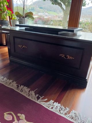 MUEBLE PARA TELEVISOR.