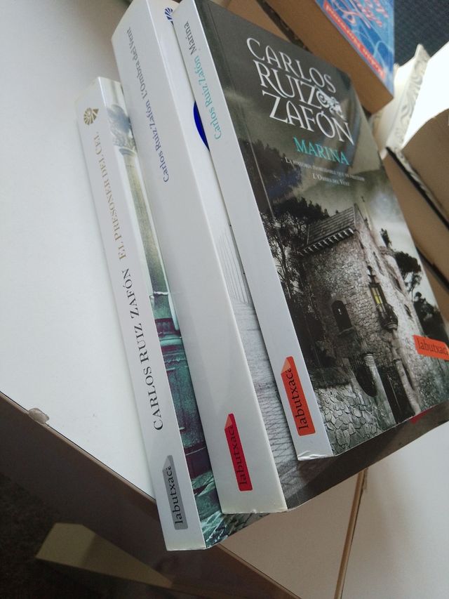 2 libros Carlos Ruiz Zafon .